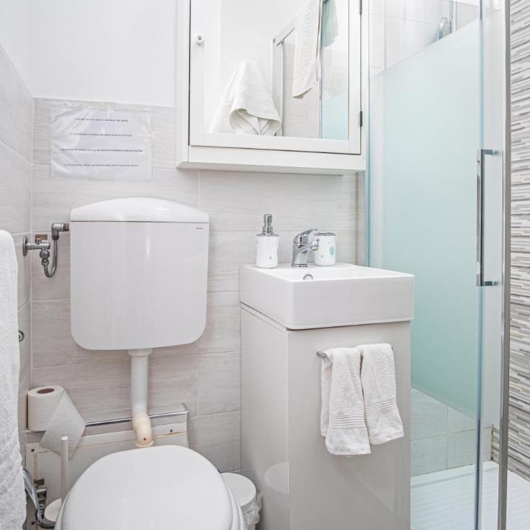 GARDEN HOUSE: APARTMENTS AND ROOMS FOR HOLIDAYS - Habitación Doble con baño privado - 29