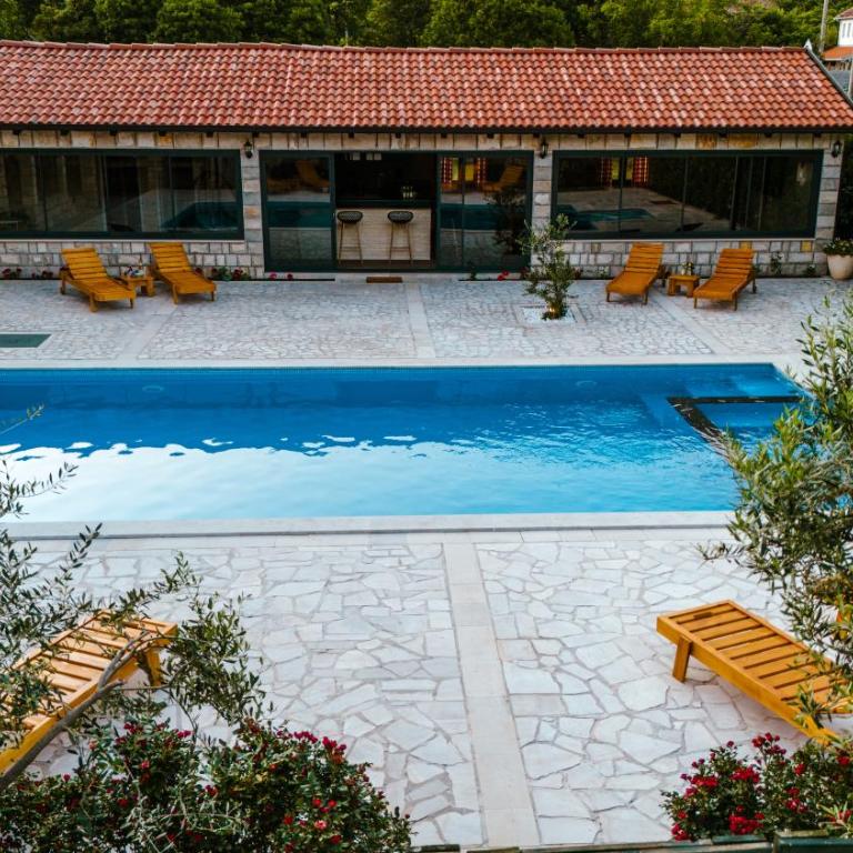Villa Lapis - Three-Bedroom Villa - 2