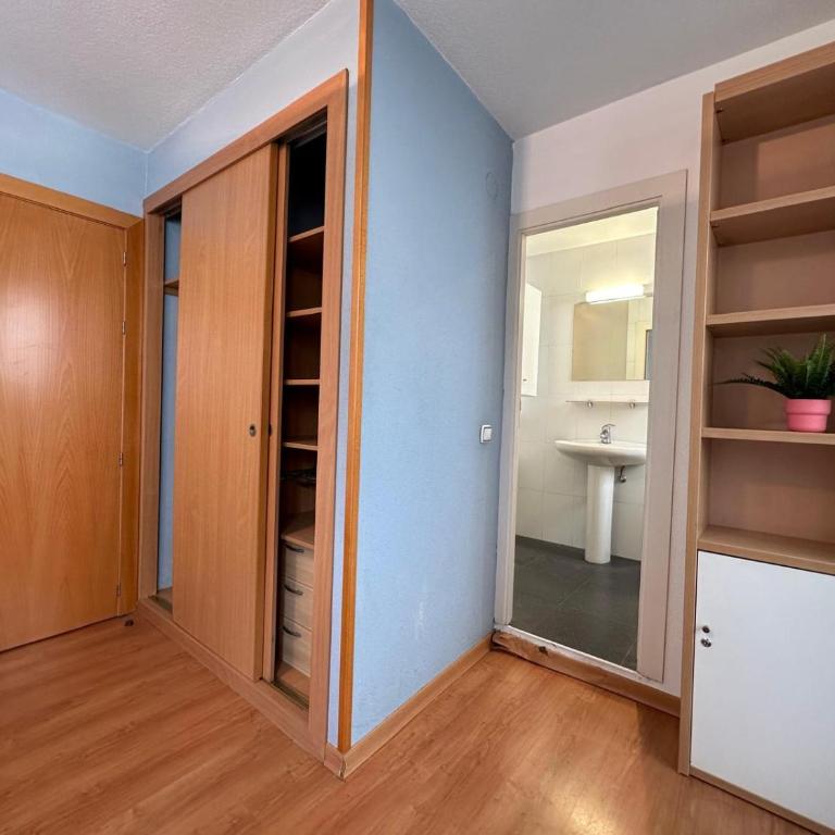 mikasita Pamplona Centro - student housing & coliving - Double Room with Private Bathroom - 3