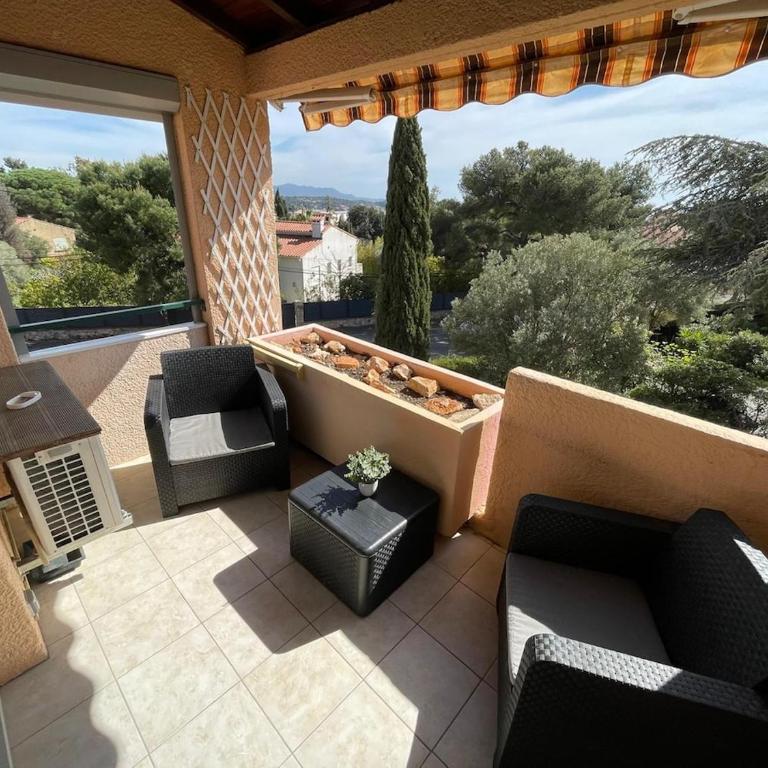 Joli T2 climatisé avec terrasse et piscine, Wifi - Appartement 1 Chambre - 1
