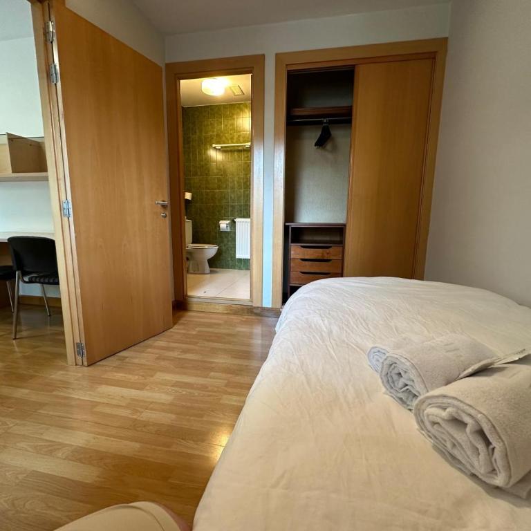 mikasita Pamplona Centro - student housing & coliving - Double Room with Private Bathroom - 5