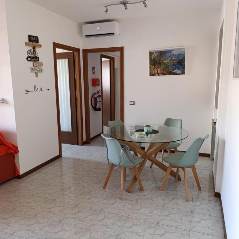 Trilocale in Via delle Azzorre - Appartamento con 2 Camere da Letto - 9