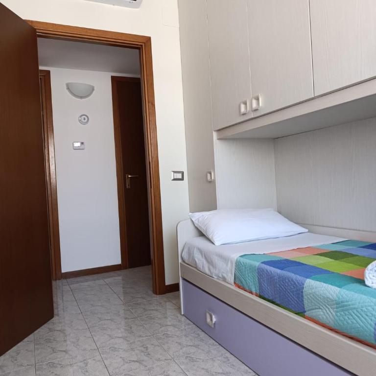 Trilocale in Via delle Azzorre - Appartamento con 2 Camere da Letto - 15