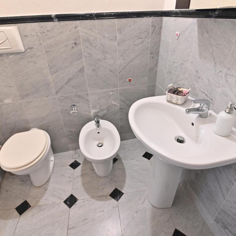 IzzHome Elegance - Appartamento con 2 Camere da Letto - 18