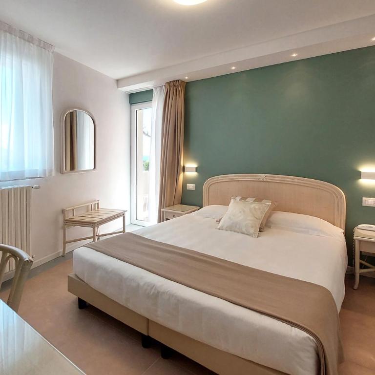 Hotel Villa Europa - Camera Matrimoniale con Balcone - 9
