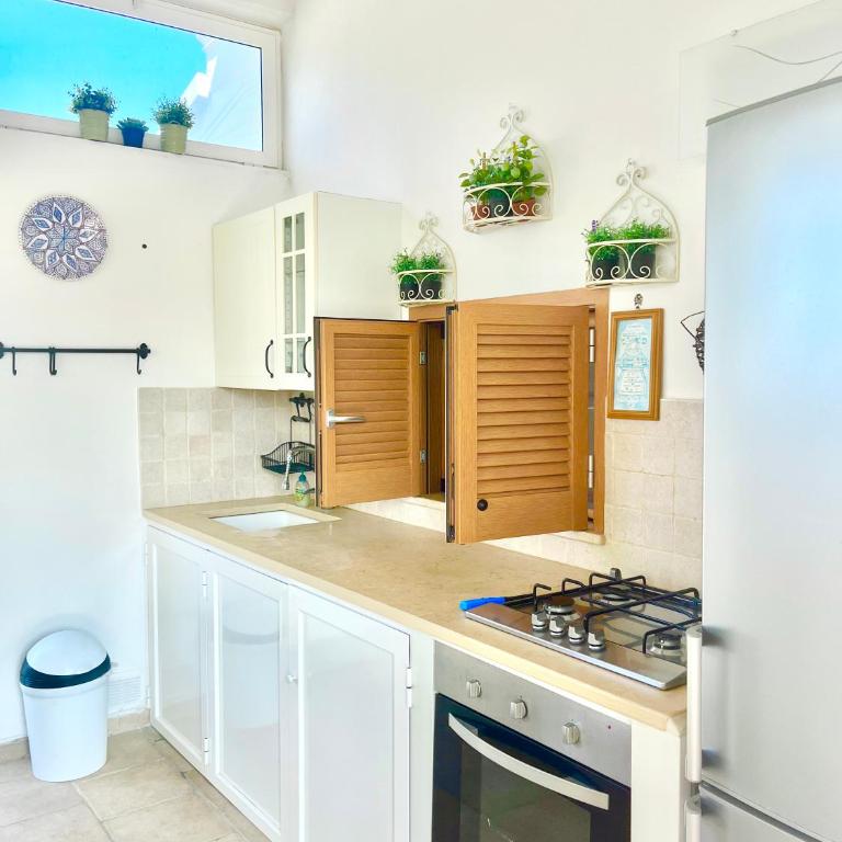 Polignano Villa with Jacuzzi, Garden & Parking - Villa Deluxe - 8