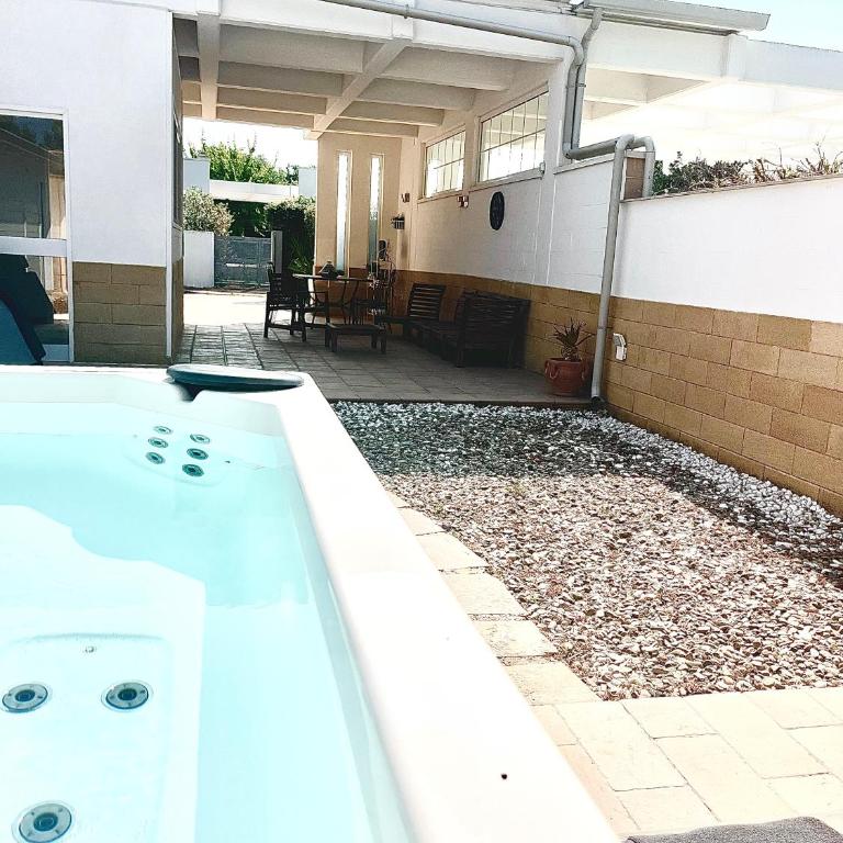 Polignano Villa with Jacuzzi, Garden & Parking - Villa Deluxe - 2