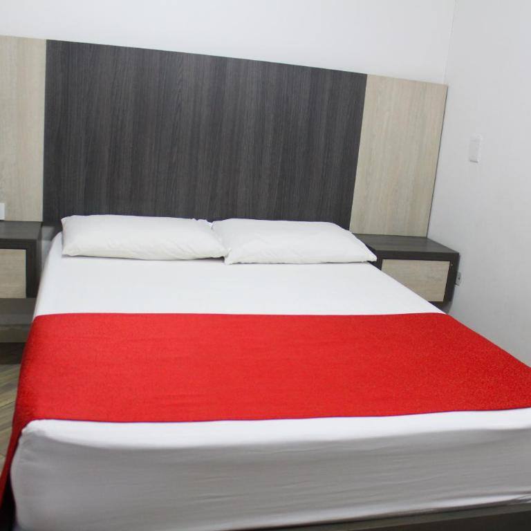Hotel La Bastida - Habitación Familiar con balcón - 11