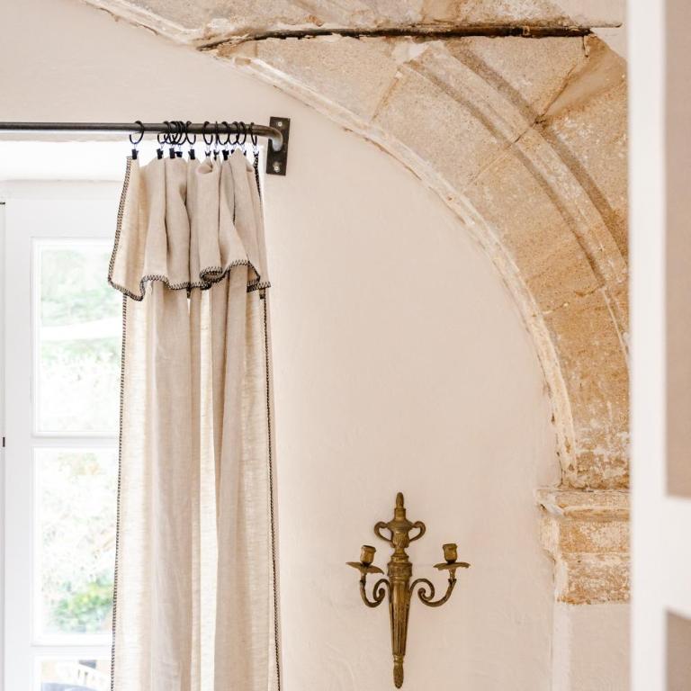 La Cour Secrète - Suite Riad - Cocon romantique à deux - Balnéo privée - ambiance tamisée - escapade amoureuse - cœur de ville Carpentras - Appartement 1 Chambre avec Baignoire Spa - 26