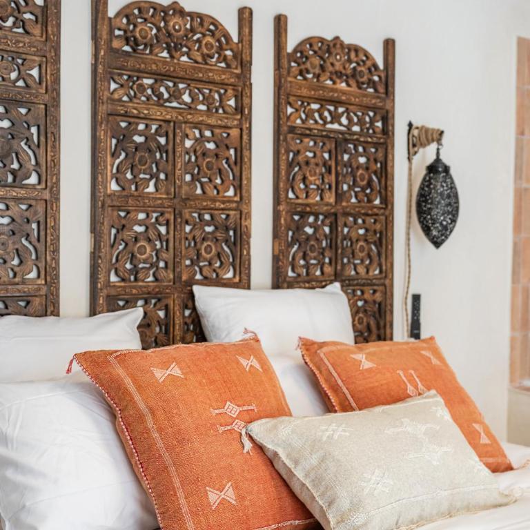 La Cour Secrète - Suite Riad - Cocon romantique à deux - Balnéo privée - ambiance tamisée - escapade amoureuse - cœur de ville Carpentras - Appartement 1 Chambre avec Baignoire Spa - 17
