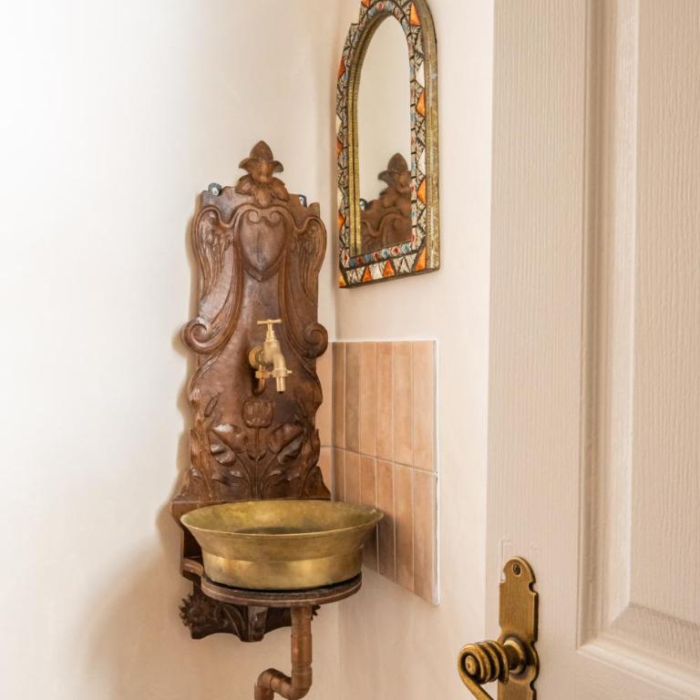 La Cour Secrète - Suite Riad - Cocon romantique à deux - Balnéo privée - ambiance tamisée - escapade amoureuse - cœur de ville Carpentras - Appartement 1 Chambre avec Baignoire Spa - 27