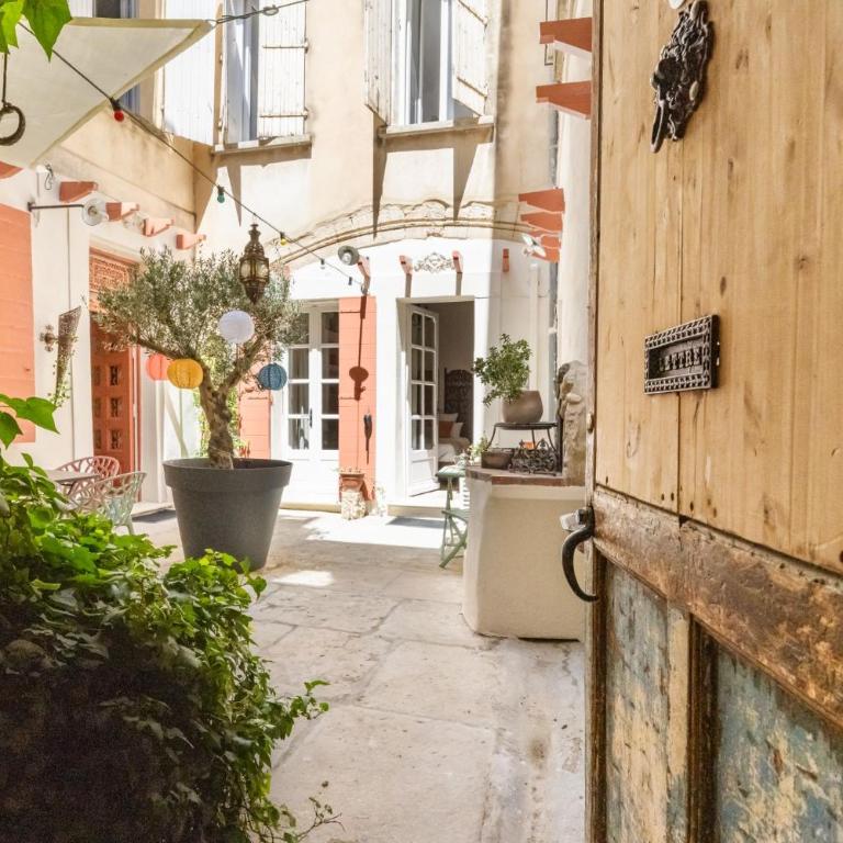La Cour Secrète - Suite Riad - Cocon romantique à deux - Balnéo privée - ambiance tamisée - escapade amoureuse - cœur de ville Carpentras - Appartement 1 Chambre avec Baignoire Spa - 30
