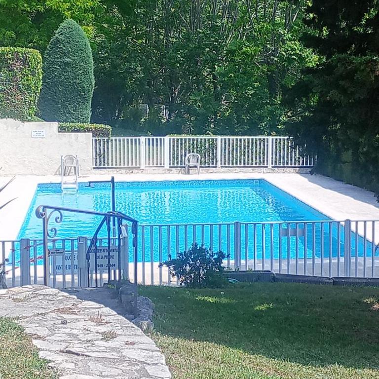 3 pièces avec piscine et jardin - Apartment mit 2 Schlafzimmern und Gartenblick - 1