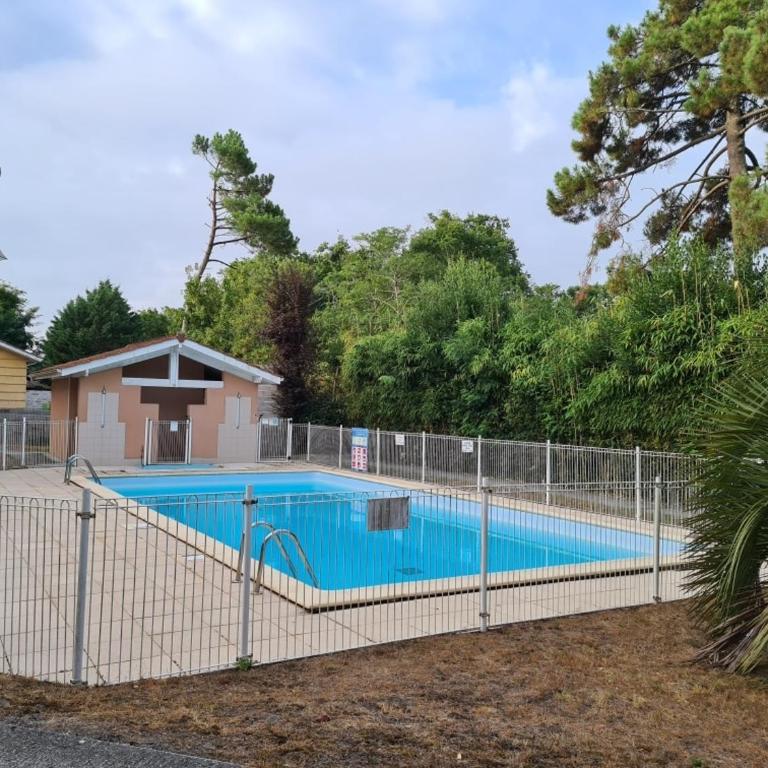 Résidence fermée Grande terrasse ombragée Piscine Plage Port Parc Gare - Appartement 1 Chambre - 23