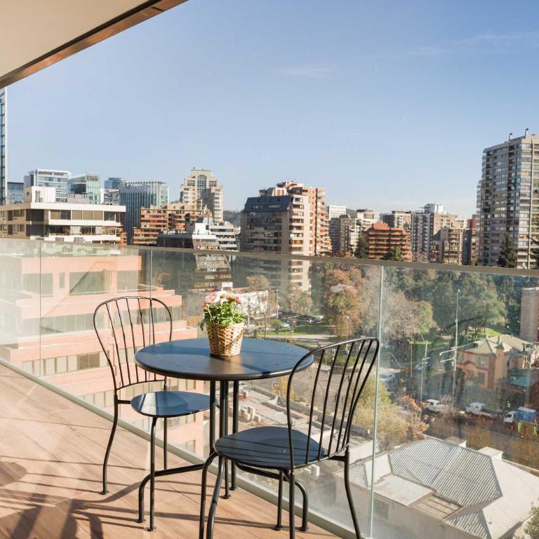Chic & Cozy 2BR Oasis in the Heart of Las Condes - Apartamento - 2