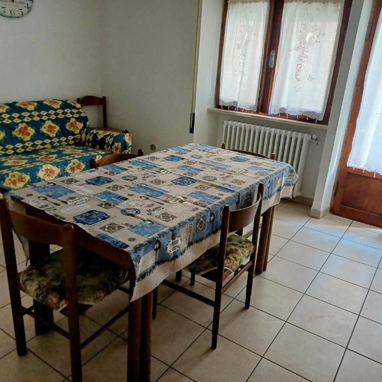 casa via Campania - Appartamento con 2 Camere da Letto e Balcone - 3