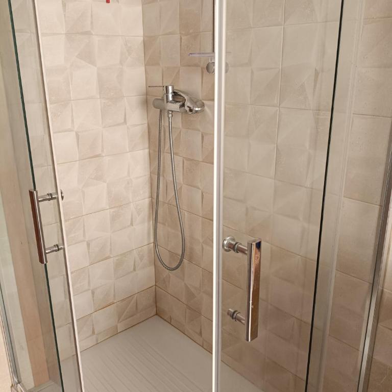 casa via Campania - Appartamento con 2 Camere da Letto e Balcone - 2