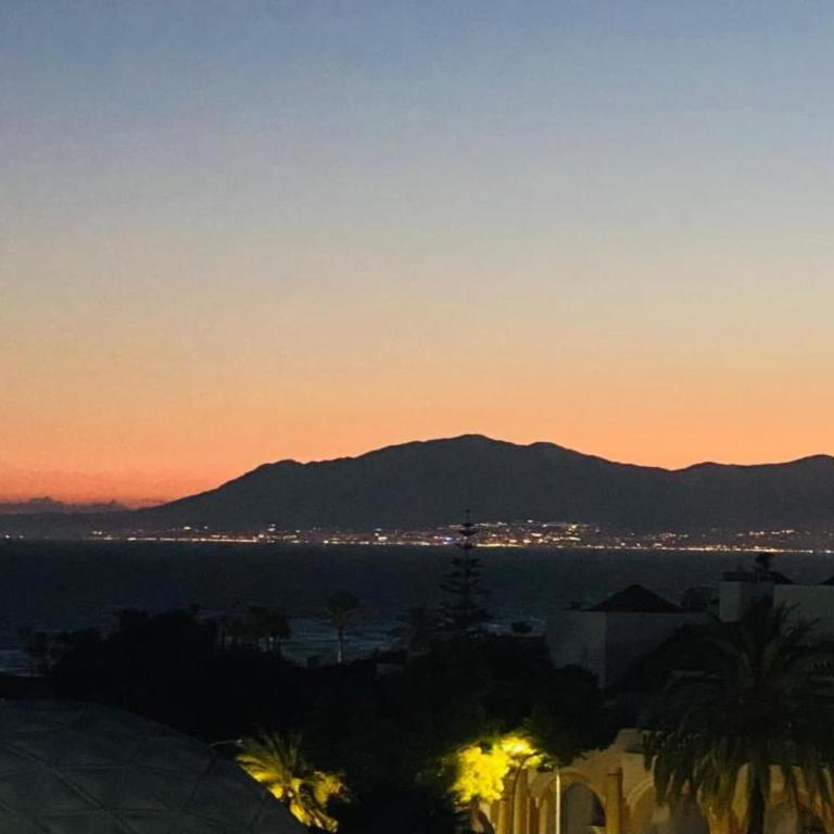 Studio in Marbella steps from sandy beach - Apartment - 34