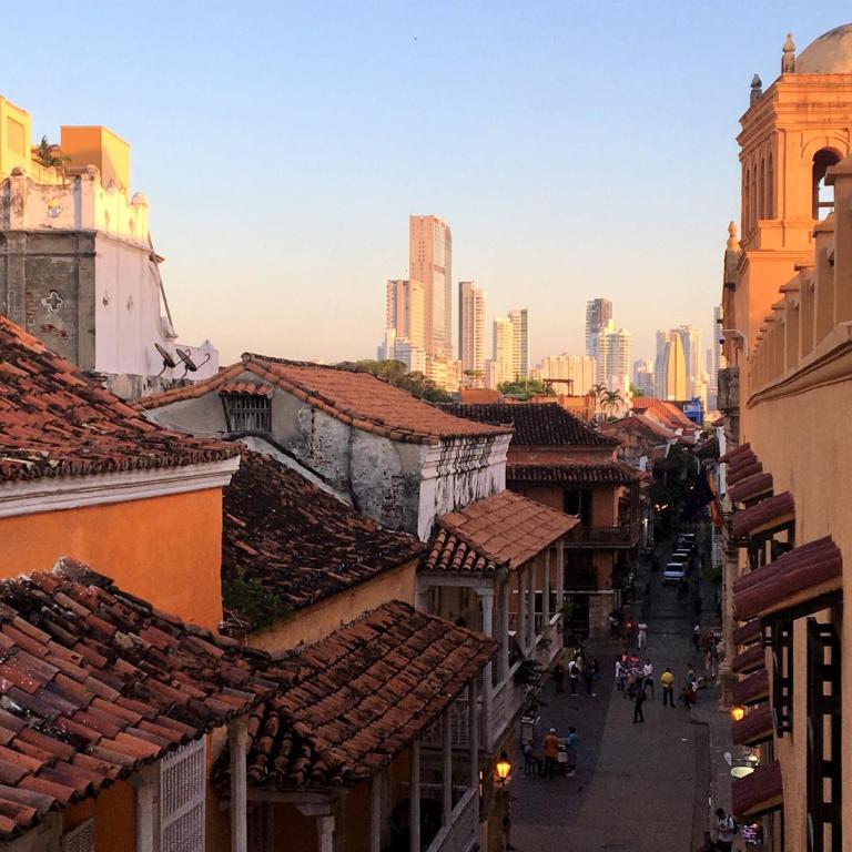 Cartagena - stunning location in walled city - Apartment with View and Balcony - 11