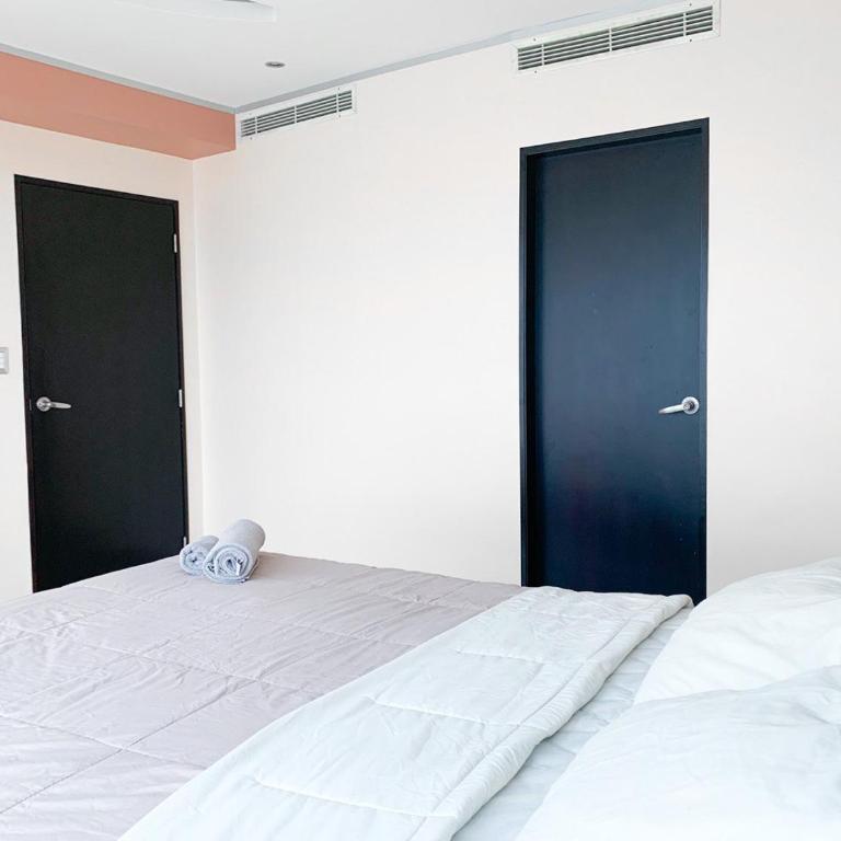 2 dormitorios, vista lateral al rio, parqueo, Puerto Santa Ana - Apartamento de 2 dormitorios con vistas al río - 12