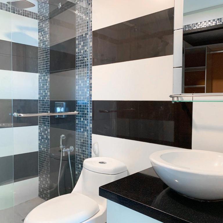 2 dormitorios, vista lateral al rio, parqueo, Puerto Santa Ana - Apartamento de 2 dormitorios con vistas al río - 9