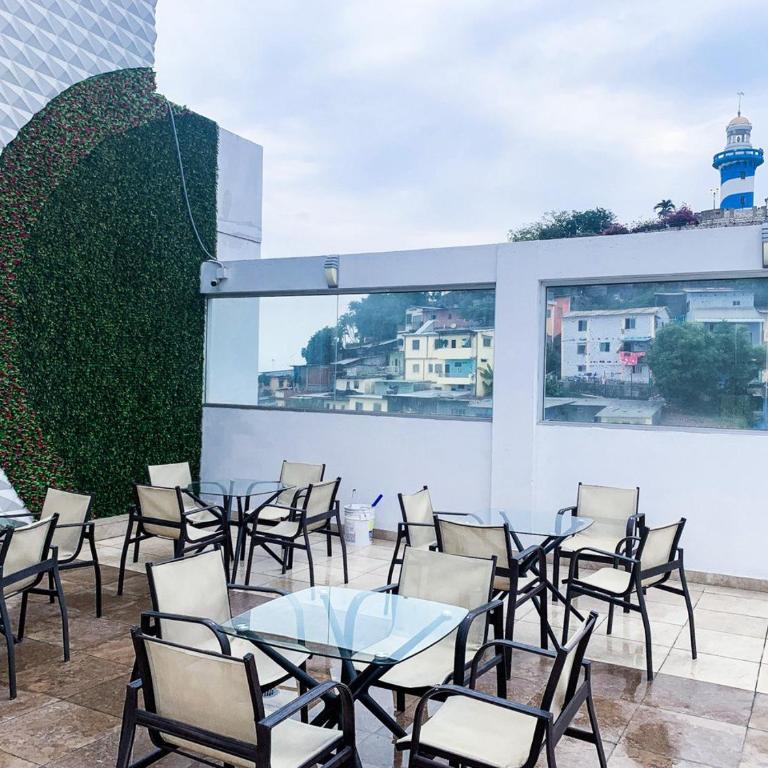 2 dormitorios, vista lateral al rio, parqueo, Puerto Santa Ana - Apartamento de 2 dormitorios con vistas al río - 4
