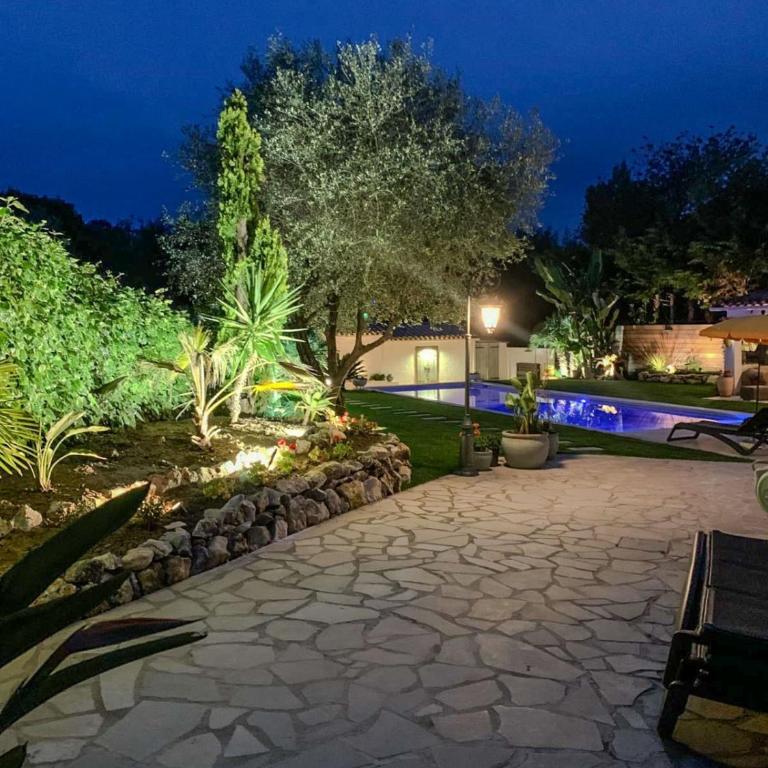 La Dolce Villa 11 sleeps Pool & Landscaped Garden - Villa - 68