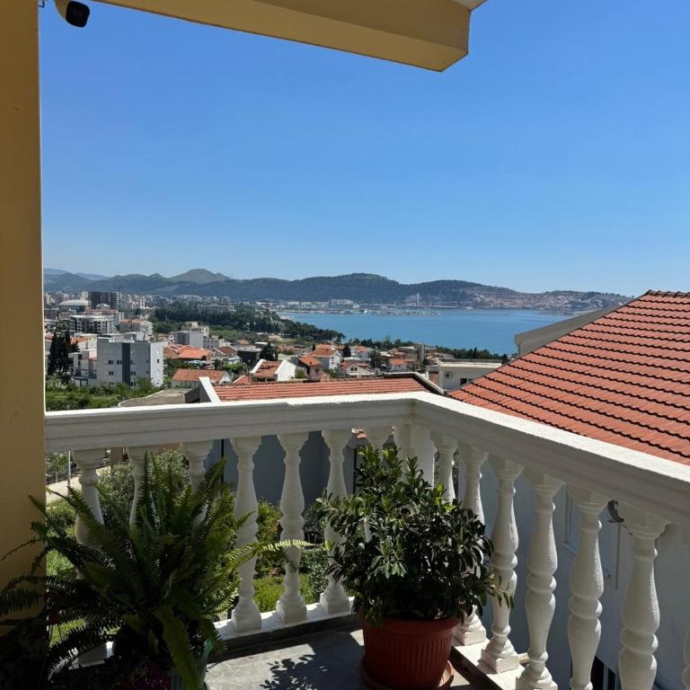 LazArina Apartments - One-Bedroom Apartment - 14