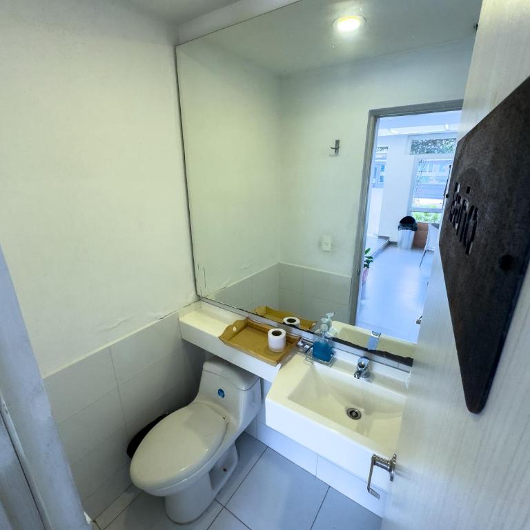 Hotel Feria Imperial Embajada - Habitación Individual con baño privado - 2