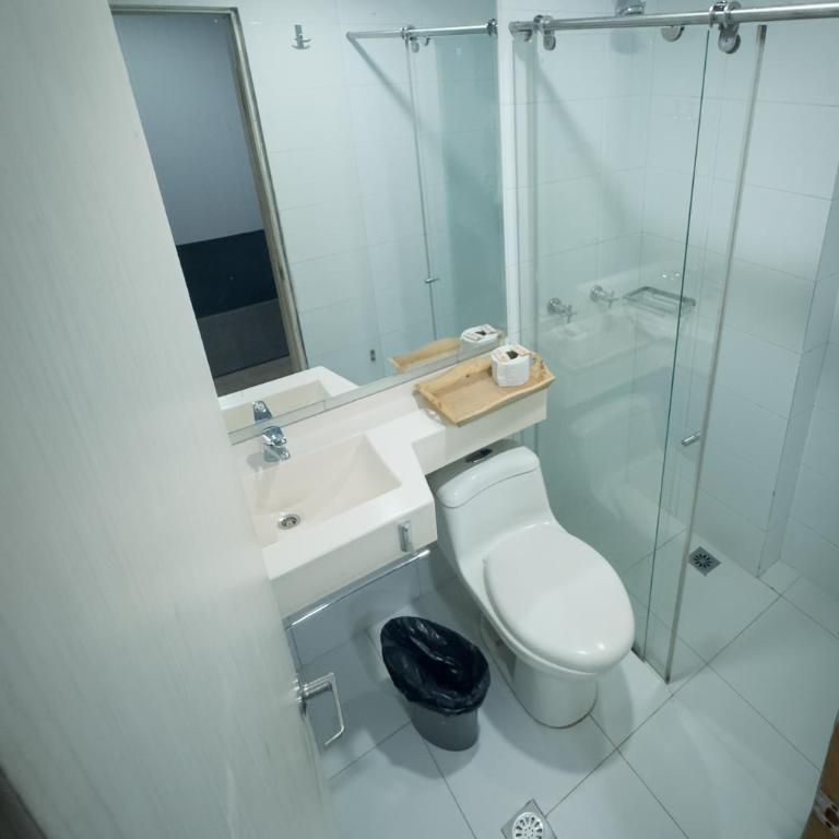 Hotel Feria Imperial Embajada - Habitación Doble con baño privado - 9