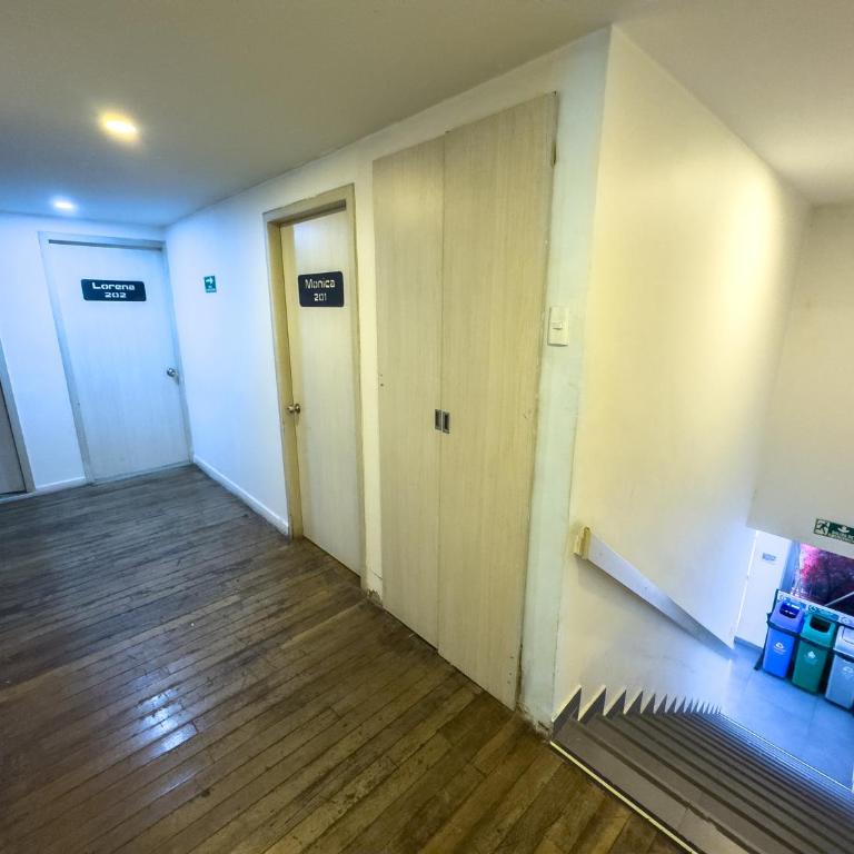 Hotel Feria Imperial Embajada - Habitación Cuádruple con baño privado - 7