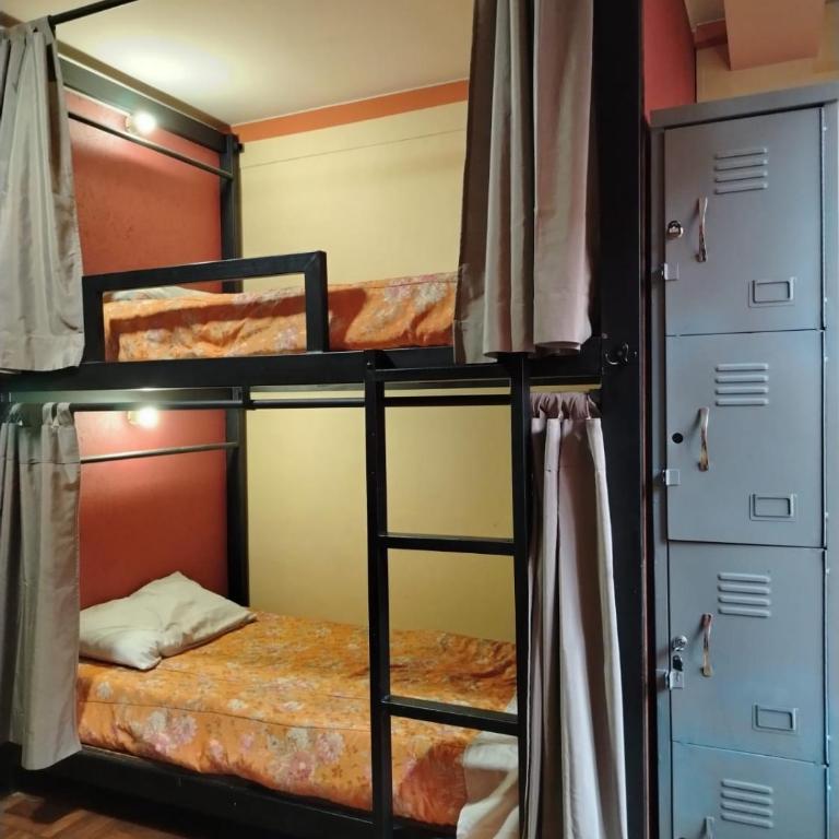 Yati Hostel - Cama en habitación compartida femenina de 6 camas - 1