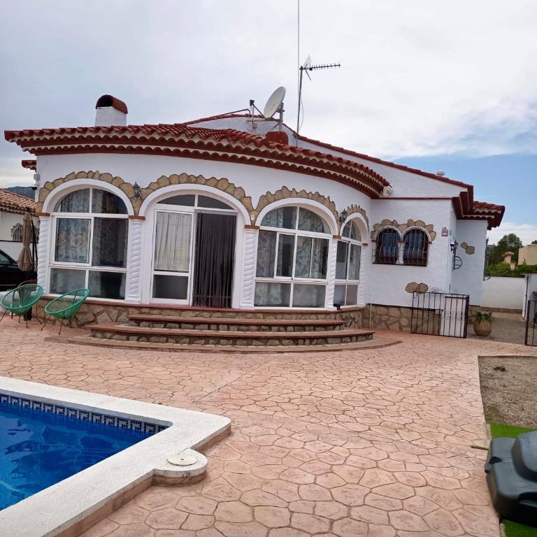 CASA CON PISCINA y BARBACOA - Casa - 2