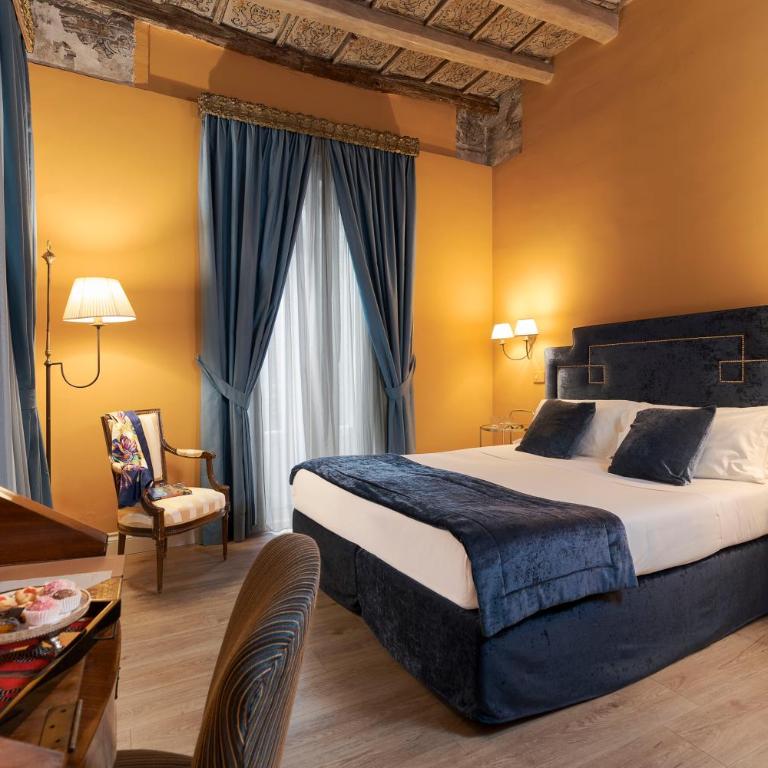 Palazzo Arone dei Baroni di Valentino - Camera Deluxe Matrimoniale/Doppia con Letti Singoli con Balcone - 1