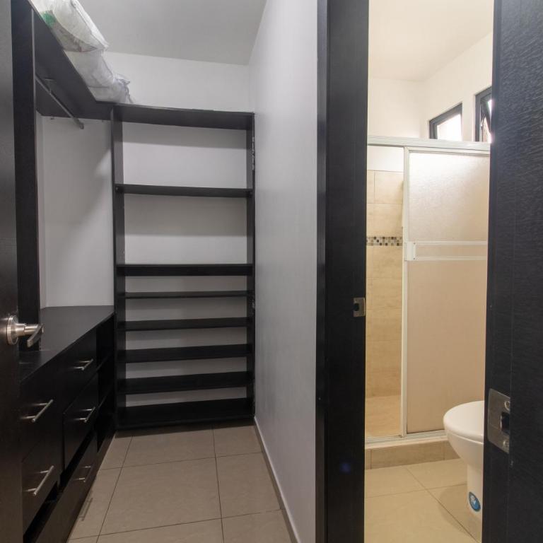 Casa Amplia, Piscina privada, Vía Samborondón, parrilla - Casa de 3 dormitorios - 16