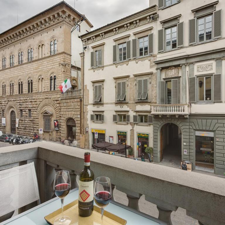 B&B Cavour10 Firenze - Habitación Triple con balcón - 4