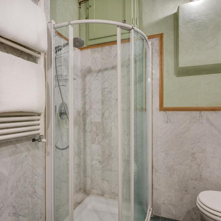 B&B Cavour10 Firenze - Habitación Triple con balcón - 8
