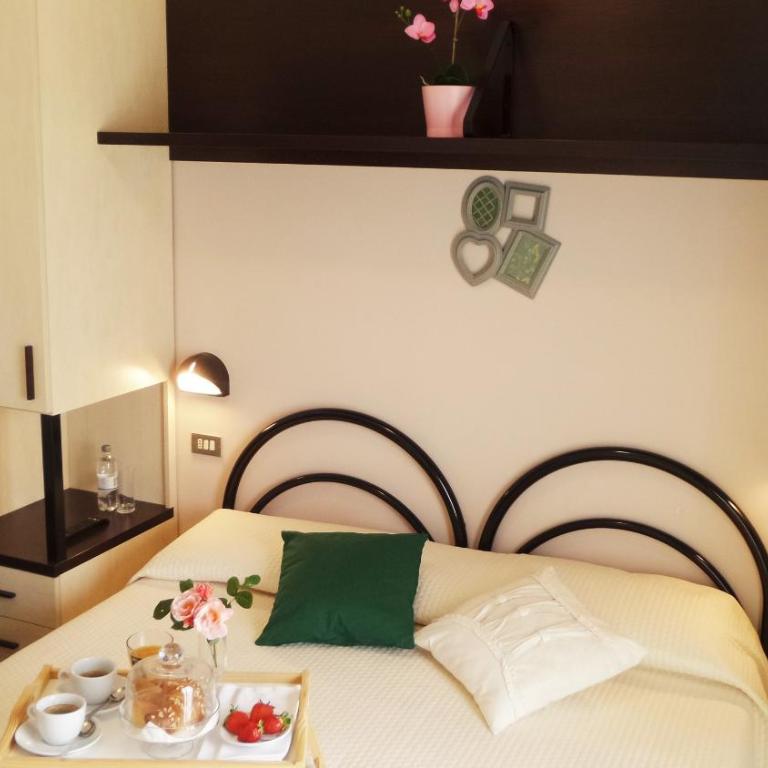Hotel Eugenio - Camera Matrimoniale con Bagno Privato Esterno - 4