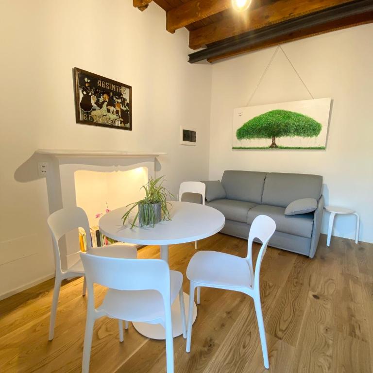Bright Elegance - Motta Apartments - One-Bedroom Apartment - 16