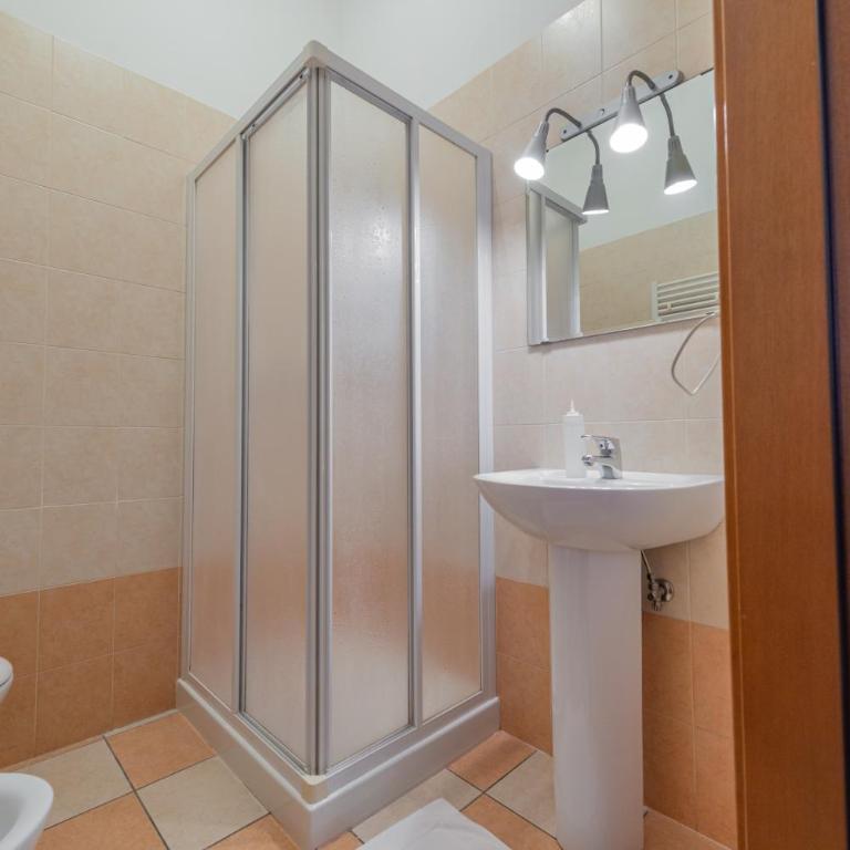 Marconi Lodge - Camera Matrimoniale con Bagno Privato - 2