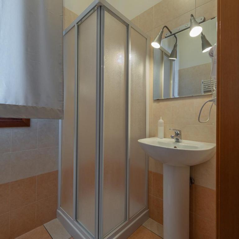 Marconi Lodge - Camera Matrimoniale con Bagno Privato - 7