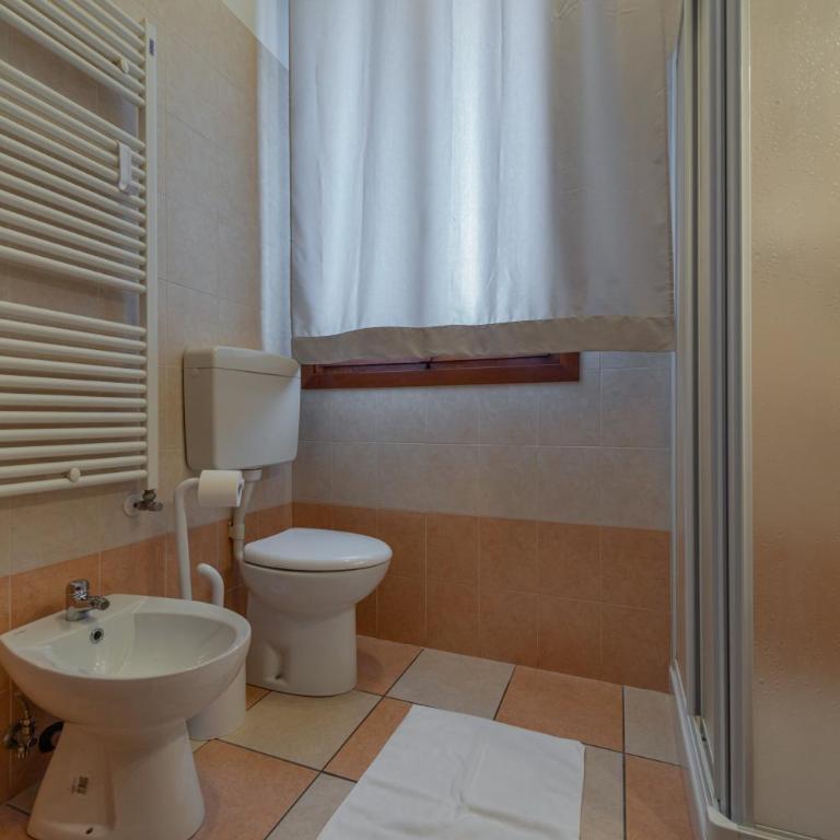 Marconi Lodge - Camera Matrimoniale con Bagno Privato - 4