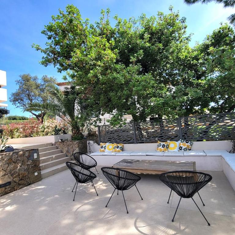 Villa Boucharel, grande piscine, à 10 min à pied de la plage - Villa - 3