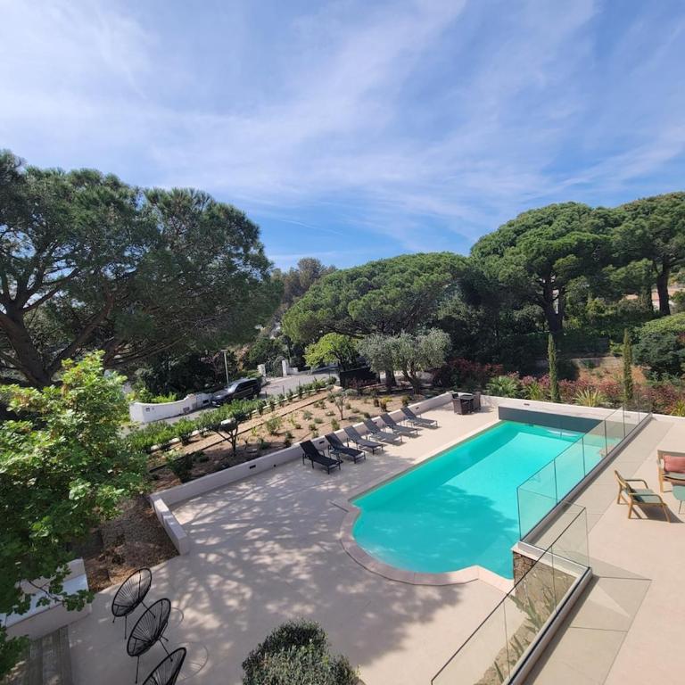 Villa Boucharel, grande piscine, à 10 min à pied de la plage - Villa - 5