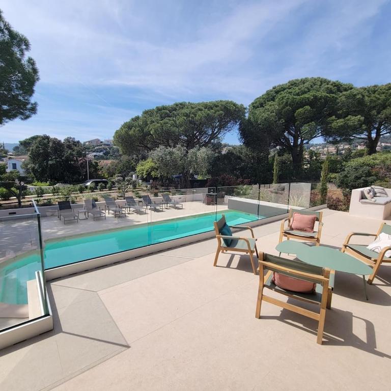 Villa Boucharel, grande piscine, à 10 min à pied de la plage - Villa - 9