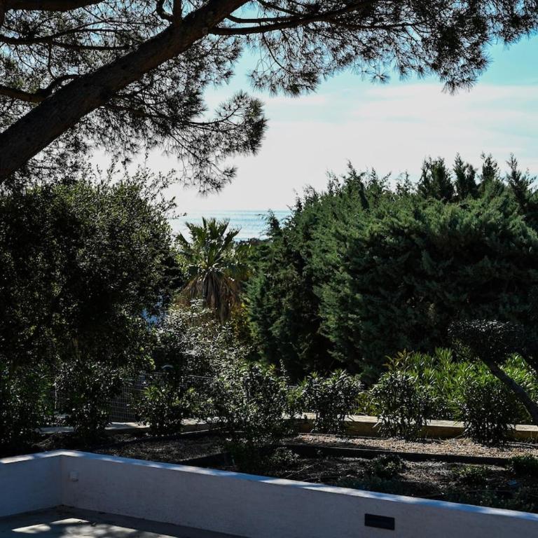 Villa Boucharel, grande piscine, à 10 min à pied de la plage - Villa - 12