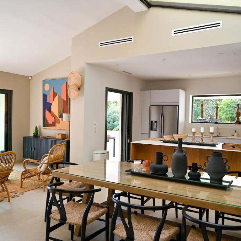 Villa Boucharel, grande piscine, à 10 min à pied de la plage - Villa - 19