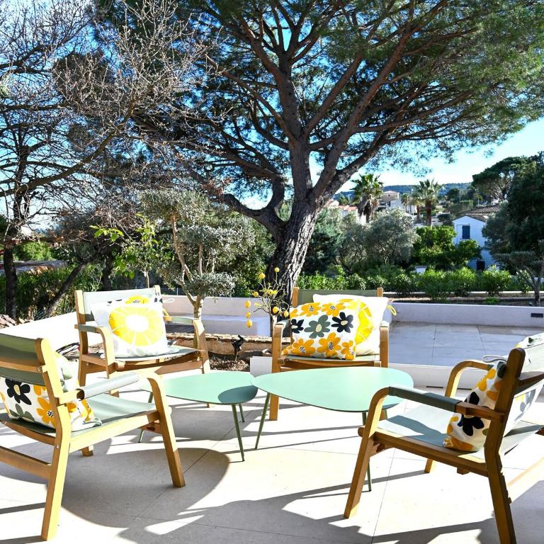 Villa Boucharel, grande piscine, à 10 min à pied de la plage - Villa - 25