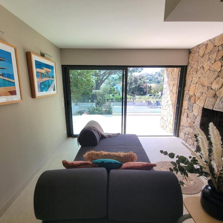 Villa Boucharel, grande piscine, à 10 min à pied de la plage - Villa - 28