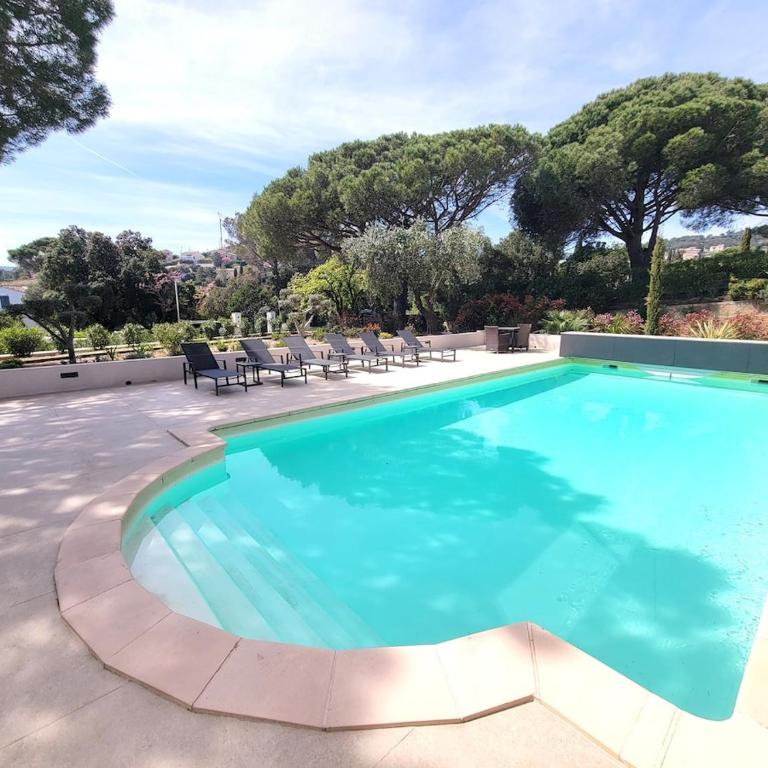 Villa Boucharel, grande piscine, à 10 min à pied de la plage - Villa - 29